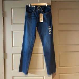 Levi’s 314 Shaping Straight Jean